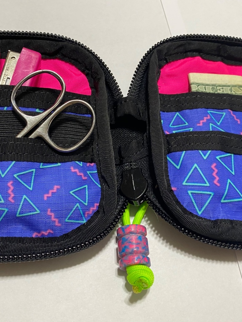 Glows in the dark. EDC mini, Wiscoworks beads. Glow-in-the dark materials. - Picture 7 of 10
